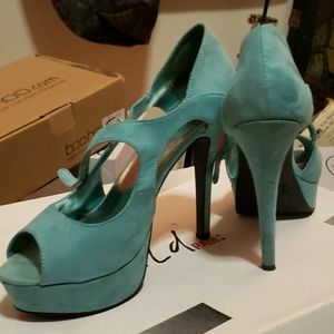 Charlotte Russe teal pumps
